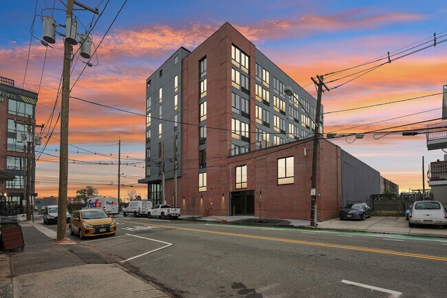 Building Photo - 1 Mallory Ave