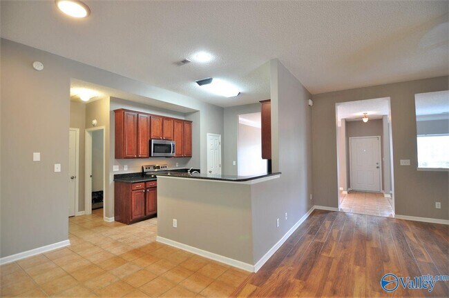 Building Photo - 206 Horseshoe Bend N