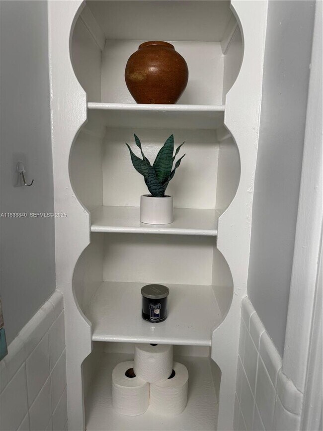 Building Photo - 323 New Mexico St