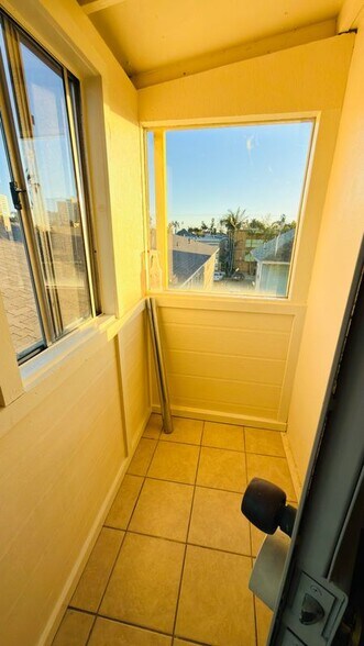 Building Photo - 1510 E Broadway