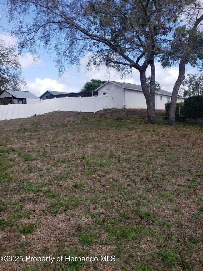 Building Photo - 7431 Flyway Dr
