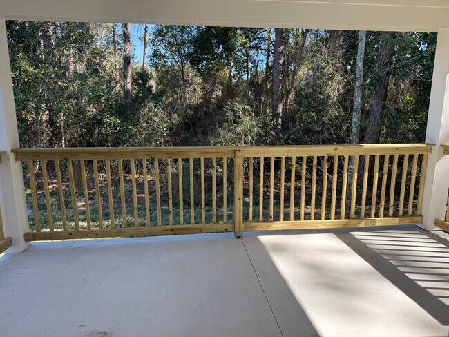 Building Photo - 611 Queen Rd