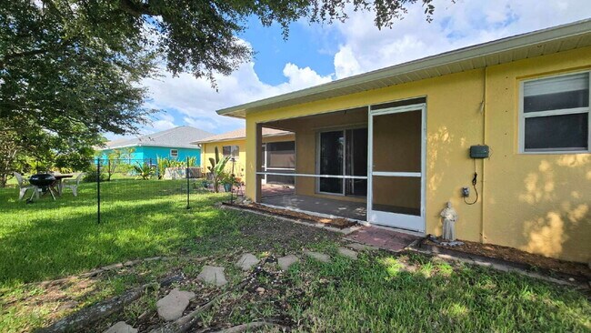 Building Photo - 1418 SE 24th Ave