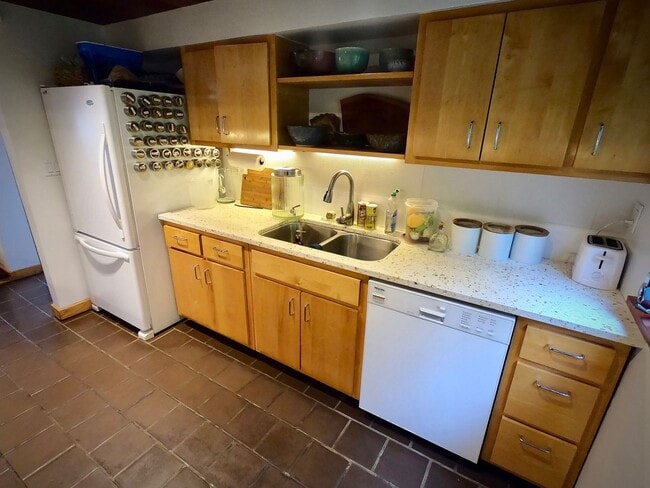 Building Photo - 8/1 Mid Century Modern Private House Bordering Frick Park. 1 of a kind.