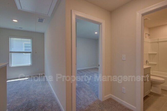 Building Photo - 105 Johns Cardinal Dr