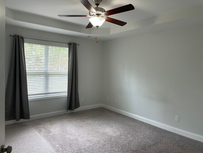 Building Photo - Like new home on cul-de-sac lot with 3 bedrooms, loft and 2.5 bathrooms!