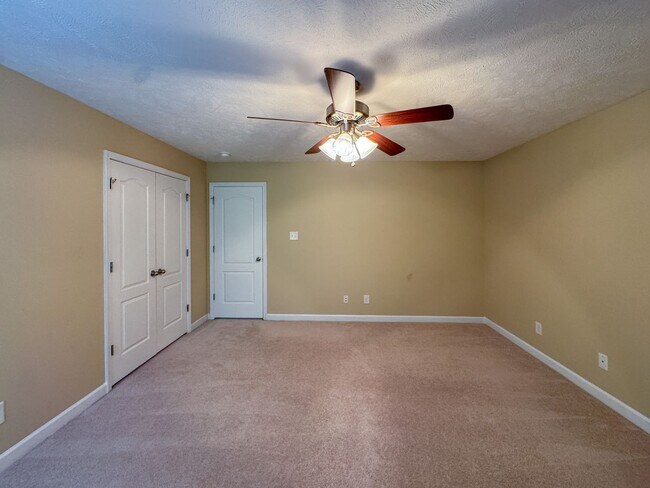 Building Photo - Gorgeous 3 Bed 2.5 Bath Home on Corner Lot