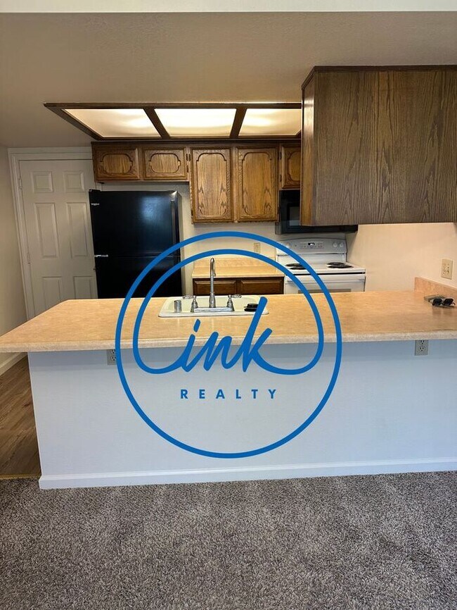 Building Photo - Carson City Townhouse for Rent