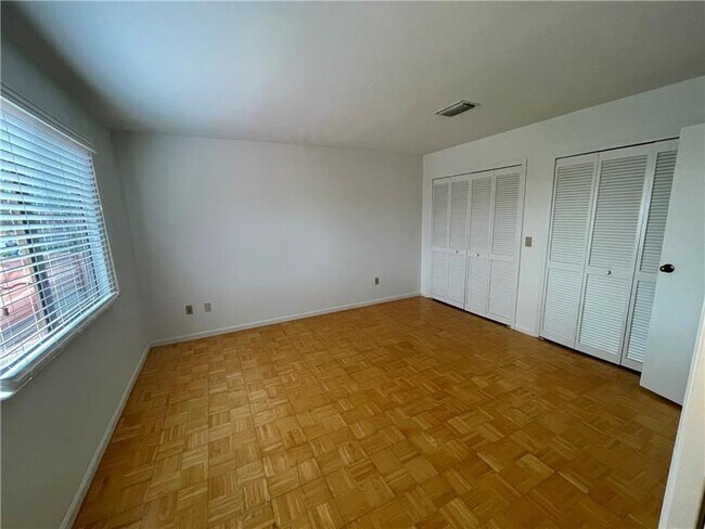 Building Photo - 10253 Riverbend Terrace