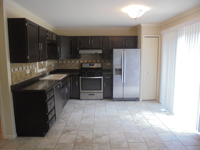 Building Photo - 1114 Stratford Ln