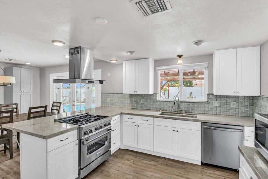 Stainless Steel Appliances - 1880 N Greengrove St