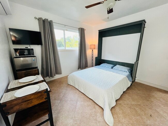 Building Photo - 11400 NE 13th Ave