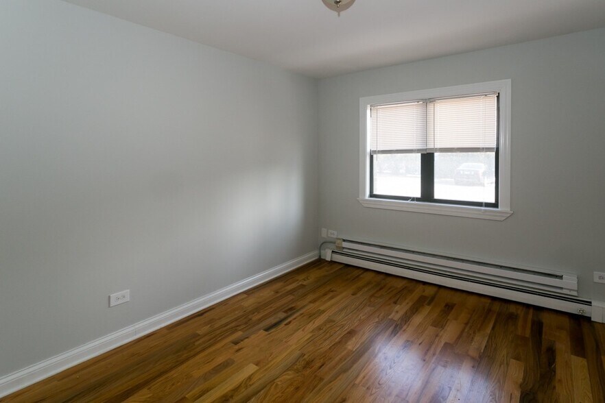 Building Photo - 696 Elm Pl