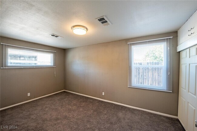 Building Photo - 227 S Texas Ave