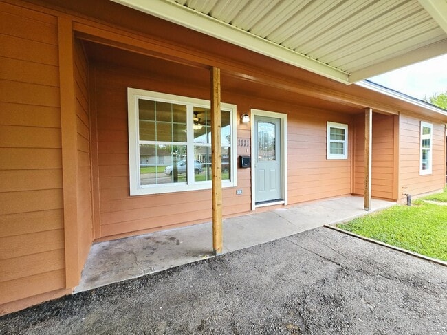 Building Photo - 1111 Belshire Rd