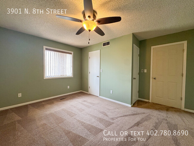 Building Photo - Fully remodeled townhome for rent!