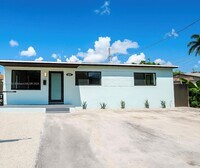 Building Photo - 3141 SW 24th Ter