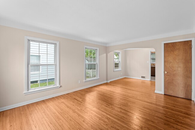 Building Photo - 1502 Schuyler Rd