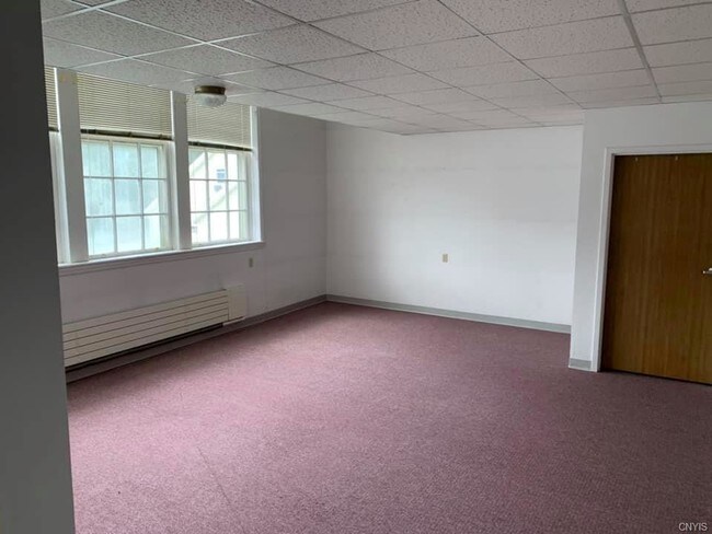 Building Photo - 44 Riverside Dr