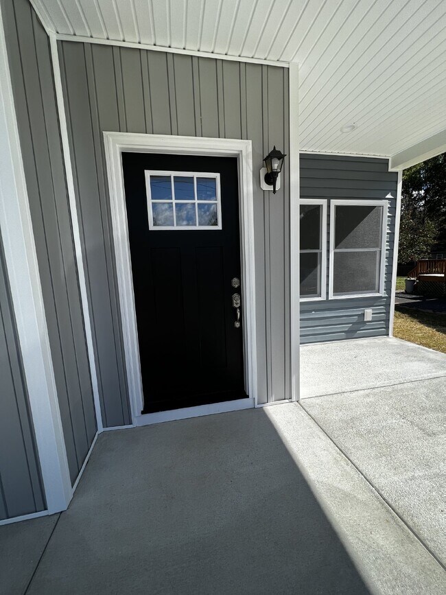 Building Photo - 38 Meadow View Ln