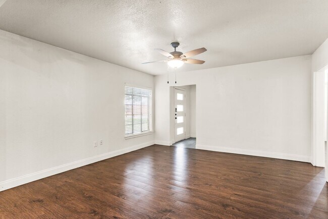 Building Photo - 3605 Shelby Dr