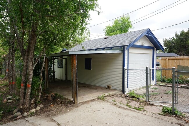 Building Photo - Cute Bungalow in Established Lakewood Neighborhood!