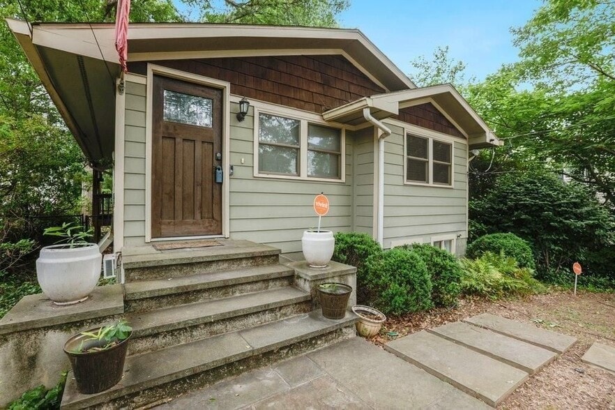 Building Photo - 677 Holmes St NW