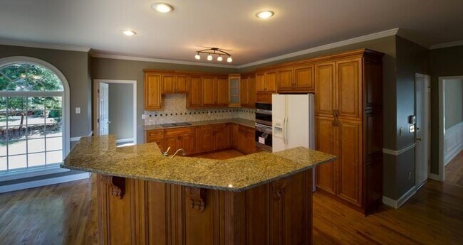 Building Photo - 5060 Gallatree Ln