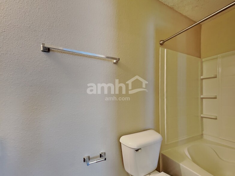 Building Photo - 2317 Bridlewood Dr