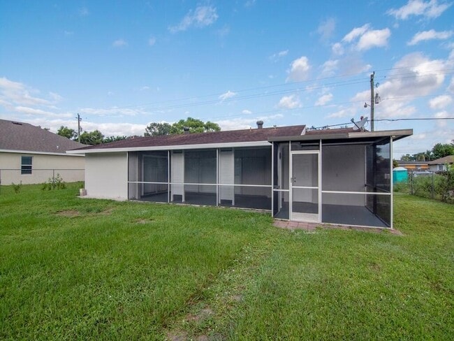 Building Photo - 650 SE Evergreen Terrace