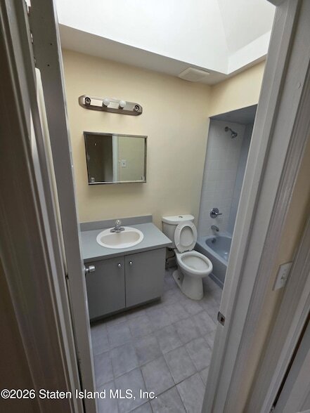 Building Photo - 1775 Richmond Ave