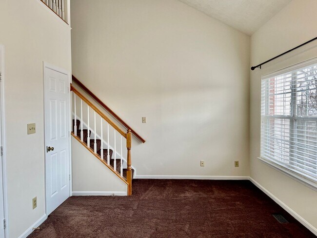 Building Photo - BEAUTIFUL THREE LEVEL TOWNHOME IN NORTH STAFFORD!