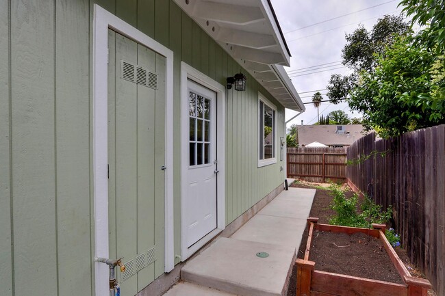 Building Photo - 1 Bed / 1 Bath | Arden-Arcade Anchored Tiny Home Available Now