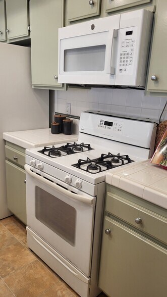 Building Photo - 2571 Plaza del Amo