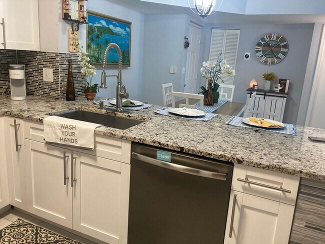 Building Photo - 4856 N State Rd 7