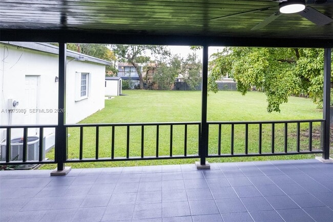 Building Photo - 3401 SW 17th St