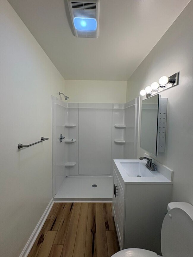 Building Photo - 703 White Rd