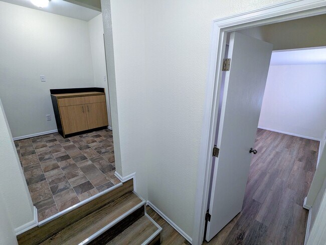 Building Photo - 2 Bed/1 Bath House - 5 min to Lakewood Towne Cntr w/ fenced back