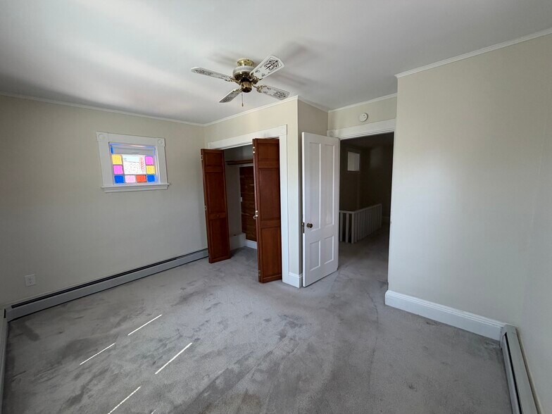 Building Photo - 19 Irving St