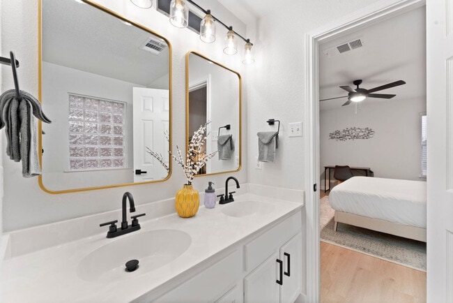 Building Photo - 313 Sweet Leaf Ln