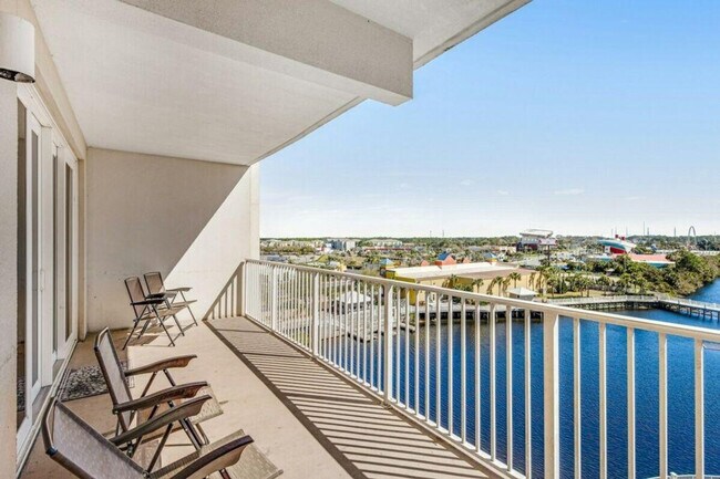 Building Photo - 9860 S Thomas Dr