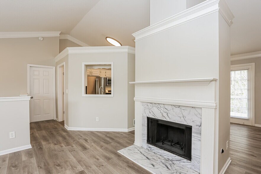 Building Photo - 215 Ashland Manor Dr