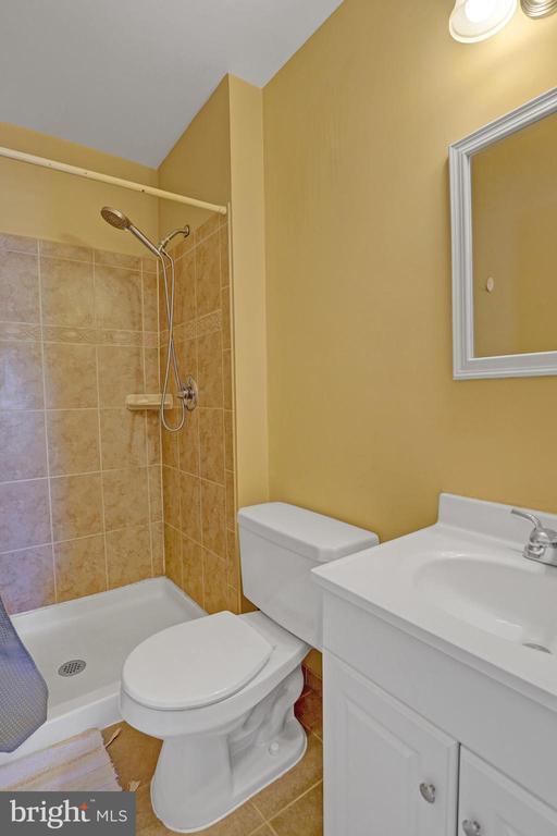 Building Photo - 6389 Fenestra Ct