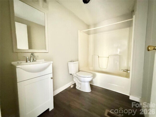 Building Photo - 4 Bedroom/2 Bath Home for Rent