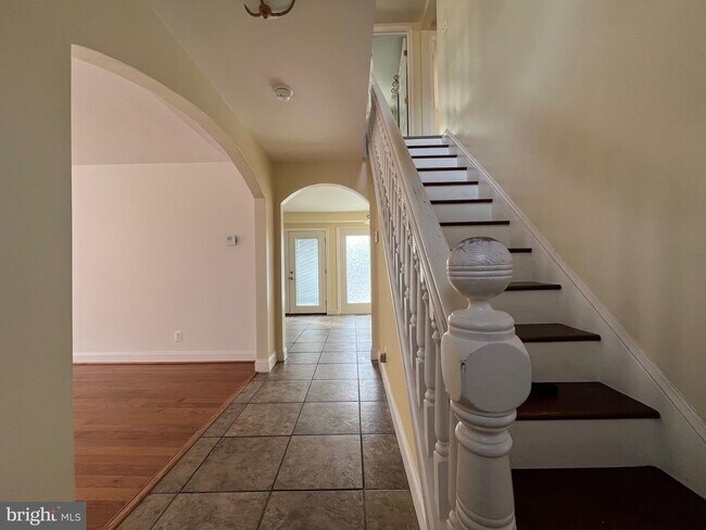 Building Photo - 5975 Port Tobacco Rd