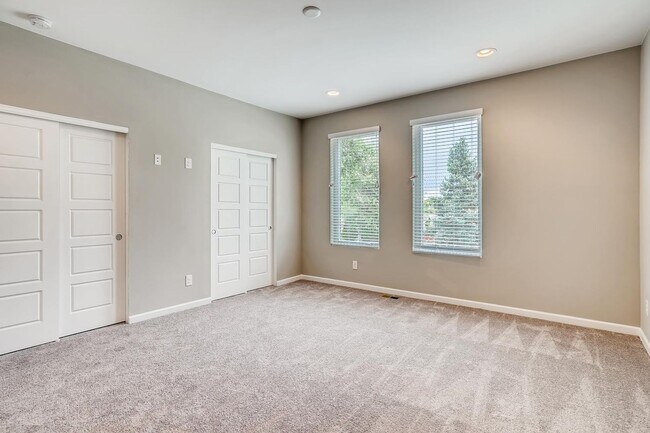 Building Photo - Amenity - Packed 3 Bedroom Townhome for Rent