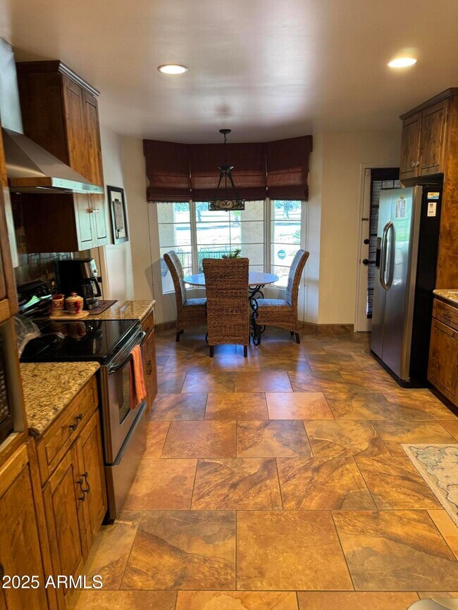 Building Photo - 1009 N Villa Nueva Dr