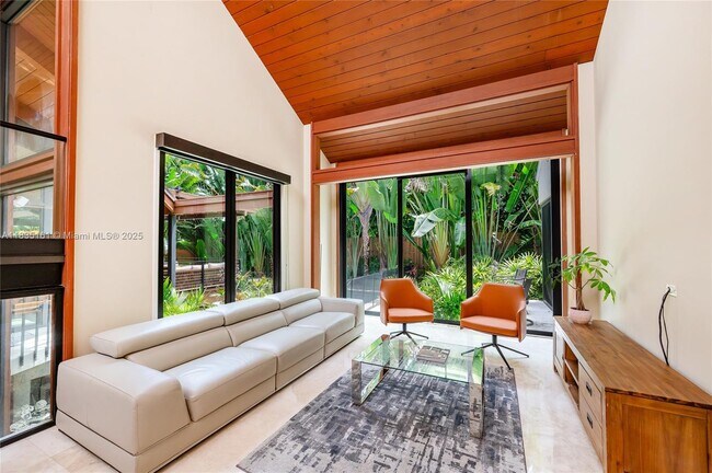 Building Photo - 3400 Poinciana Ave