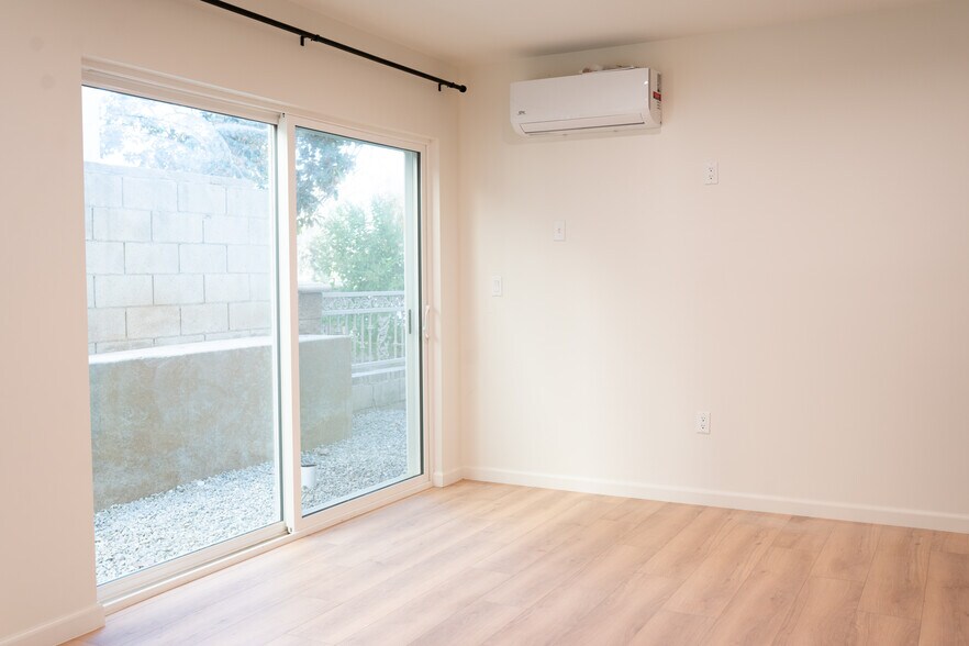 1st Level Living Area - 5259 Lexington Ave