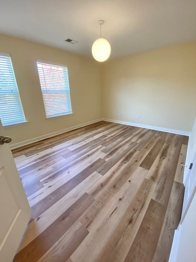 Building Photo - Modern 2BR/2BA Home Near BNA – Open Concep...